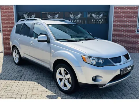 Mitsubishi Outlander 2.4 Intense+ 7 zits Navigatie Carplay NAP