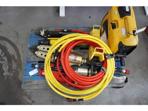 Weber Rescue set redgereedschap o.a. 2x Knipper | pers |  spreider | ramsteun | Compressor