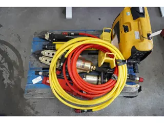 Weber Rescue set redgereedschap o.a. 2x Knipper | pers |  spreider | ramsteun | Compressor