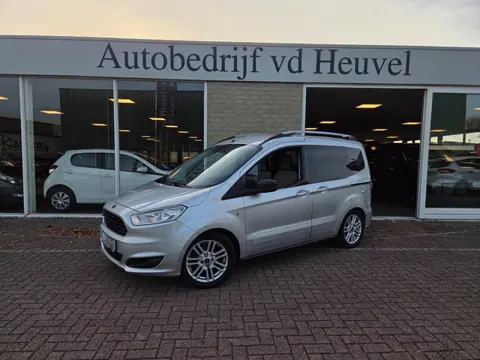 Ford TOURNEO COURIER Titanium *Nieuwe distributie set * Stoel/voorruit verwarming* Rijklaar