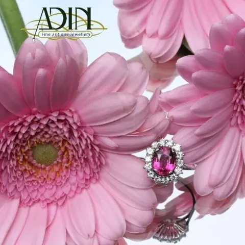 Vintage verlovingsring met toermalijn om van te dromen.