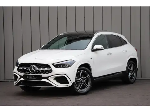 Mercedes-Benz GLA 250e AMG | 218PK | Pano | Sfeerverlichting | ACC | Widescreen | Stuurwielverw. | T