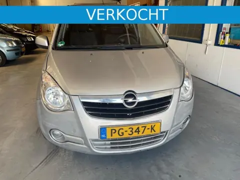 Opel AGILA AUTO HEEFT RONDOM SCHADE MOTORISCH PERFECT...