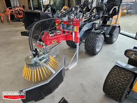 Onkruidborstel Hydraulisch zwenkbaar en schuinstelling met Joystick KEMP