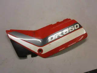 Suzuki DR650RS Zijkap links rood