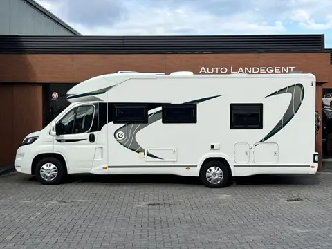 Chausson 757 Welcome | 2 enkele bedden + 1 Groot bed | Camera | TV + Schotel | DAB/ Carplay | Bear l