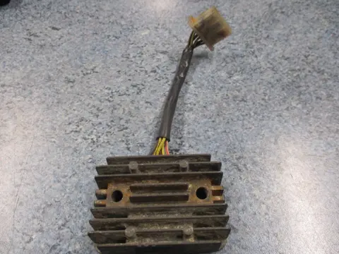 SPANNINGSREGELAAR Kawasaki LTD 454 1985 - 1995