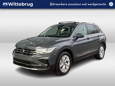 Volkswagen Tiguan 1.4 TSI 245pk DSG eHybrid Elegance / Zwenkbare Trekhaak / Panoramadak / Elek Achte
