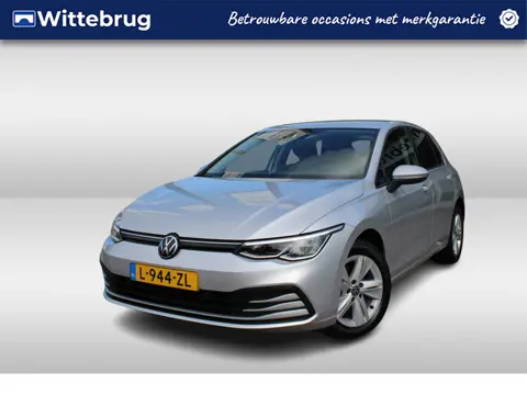 Volkswagen Golf 1.0 TSI 110pk Life / Navigatie / Parkeersensoren / LED / Adapt cruise control / APP 