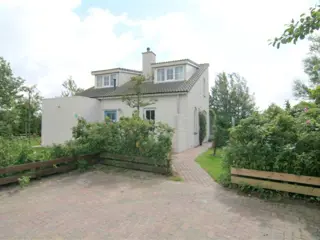 Vakantiehuis met dakterras op een rustige plek niet ver van het strand