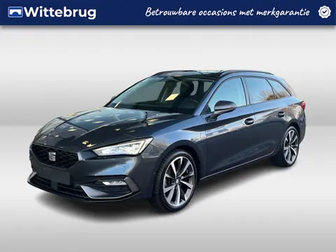 SEAT Leon Sportstourer 1.5 eTSI FR / Panorama dak / zwenkbare trekhaak / 18 Inch / Full Led / Keyles