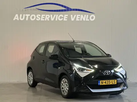 Toyota Aygo 1.0 VVT-i x-play Zwart Carplay | Xenon | Cruise