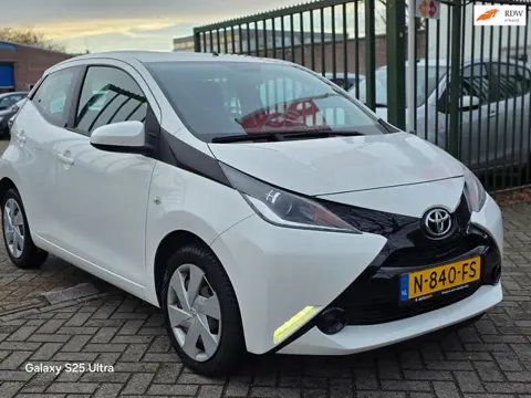 Toyota Aygo 1.0 VVT-i x 1e eigenaar cruis control airco cv op afs elektrische ramen
