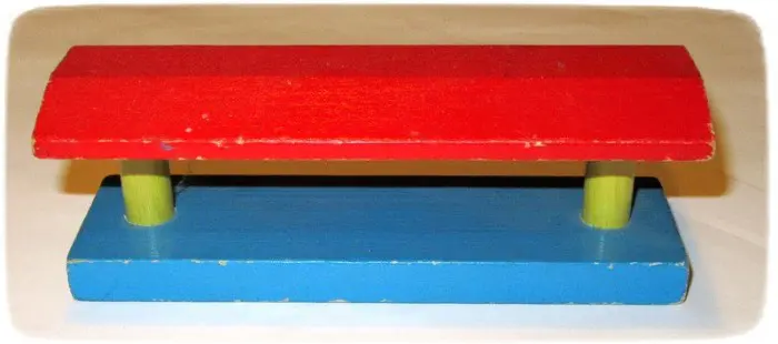 Houten treinperron / bushalte