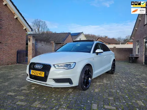 Audi A3 Limousine 1.4 TFSI CoD Ambiente Pro Line PANORAMADAK - AIRCO - LED - CRUISE CONTROLE - 18 IN