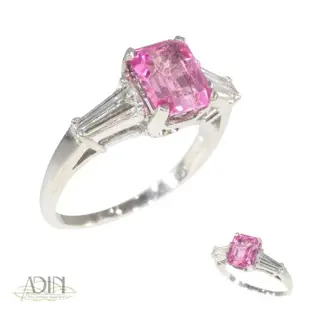 Vintage verlovingsring, toermalijn omringd door diamantjes.