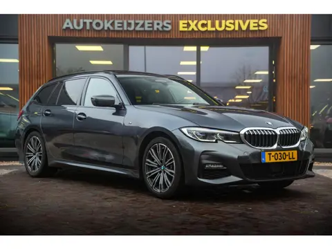 BMW 3-serie Touring 330e High Executive M Sport Panodak Harman Kardon HUD Leer Alcantara