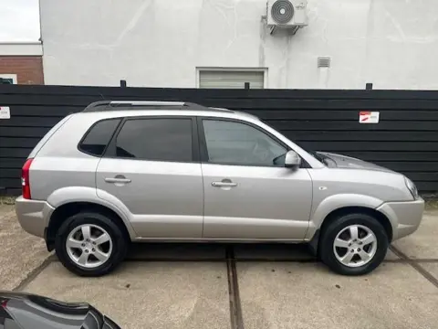 Hyundai Tucson 2.0i Active AIRCO/TREKHAAK/NIEUWE APK!