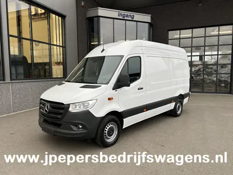 Mercedes-Benz Sprinter 317 CDI L2 H2 MBUX / 360 Camera / Parkeersensoren / Navigatie / Cruise contro