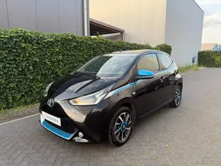 Toyota Aygo 1.0 VVT-i X-PLAY 72pk 2019 | CARPLAY | LEDER