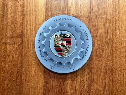 Decoratief object - Centerlock Porsche wheel Clock -