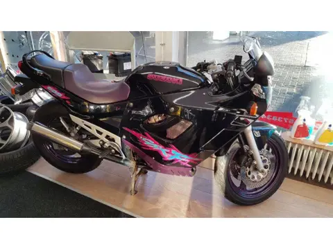 Suzuki Tour GSX 600 F. Zeer nette motor. 1st Eigenaar.