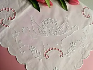 Laken van puur katoen perkal met snijwerk en satijnsteek -