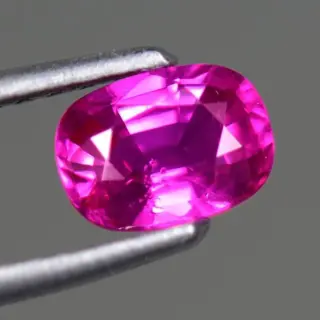1 pcs Levendig roze Saffier - 1.23 ct