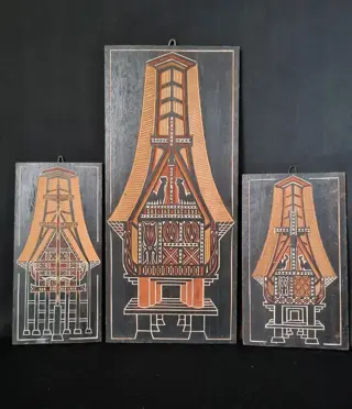 Indonesië en de Amsterdamse school. Drie panelen met huizen