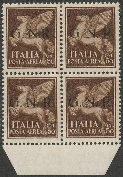Republikeinse Nationale Garde - Brescia-circulatie 1944 - GNR Posta Aere 50 c. bruno "R accostata a N" in Quartina coi normali centrat rara lusso periziata - Sassone n.118/Id+118/I