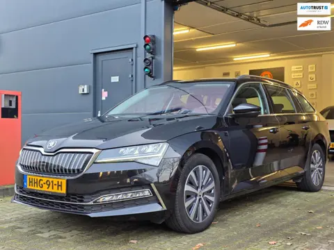 Skoda Superb Combi 1.4 TSI iV Business Edition Plus / STANDKACHEL / AFN.TREKHAAK / CRYSTAL LIGHTING 