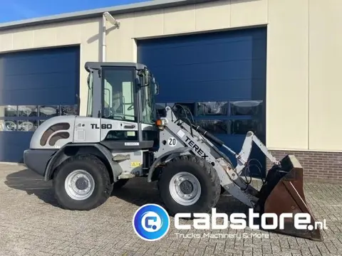 Terex TL 80 Wiellader - Bouwjaar 2008 - Draaiuren 8296 - Palletvorken + Laadschop - 2x op voorraad !