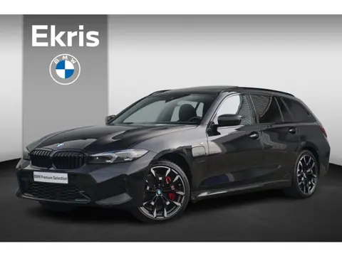 BMW 3-serie Touring 330e M Sport Pro | Trekhaak / Panoramadak / Head-up / Harman Kardon / Elektrisch