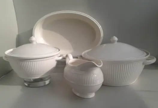 Wedgwood - Ovenschaal, Sauskom, Dekschalen met deksel (4) -