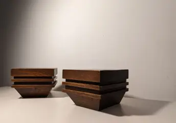 Twee modernistische muur consoles (2)