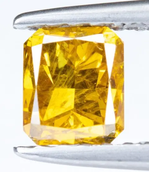 Diamant - 0.61 ct - Natural Fancy Vivid Orange-Yellow - I2