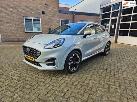 Ford PUMA . 1.0 EcoBoost Hybrrid ST-LINE X . 155 PK . PANO .Adapt. Koplampen. Cactus grey .