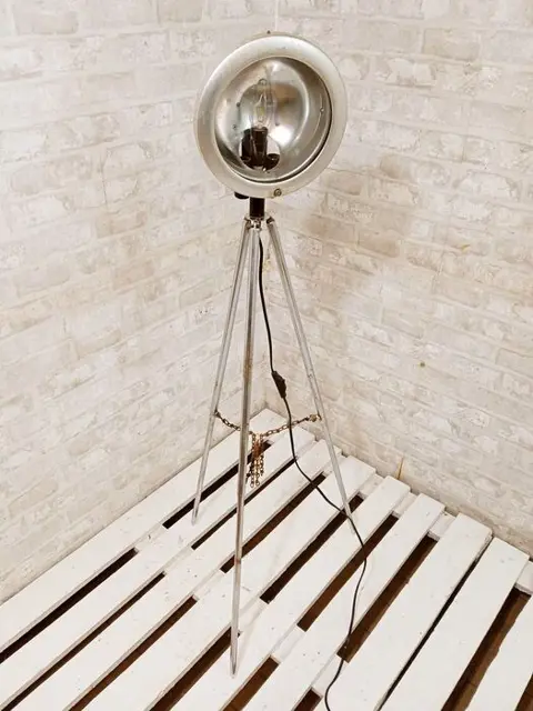 Vloerlamp, Vintage Militaire Reflector op Statief