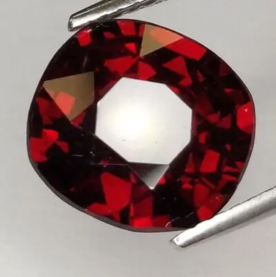 Rood Granaat - 4.15 ct