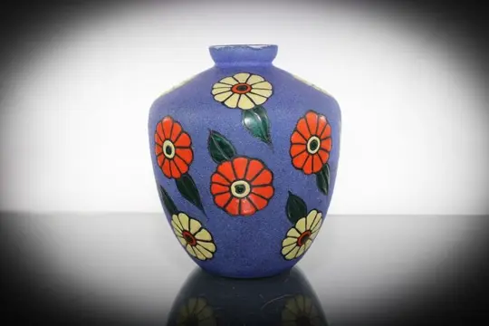 Leune - geemailleerde vaas met floraal decor