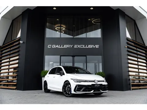 Volkswagen Golf 8.5 R 2.0 TSI 4Motion - R Performance Pack | Akrapovic | Panorama | H&K | Elek. Trek