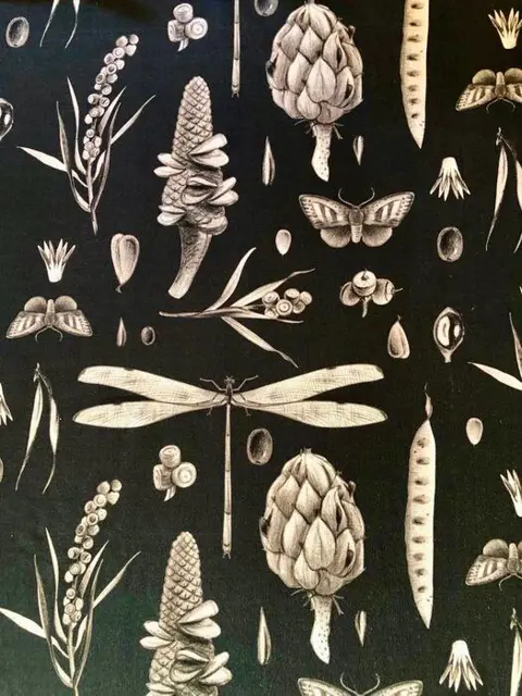 Tafelkleed voor grote tafels, bedrukt rariteitenkabinet. -