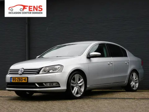 Volkswagen Passat 1.8 TSI Highline NAVI! STOELVERWARMING! LEER! CRUISE! TREKHAAK! LM VELGEN!