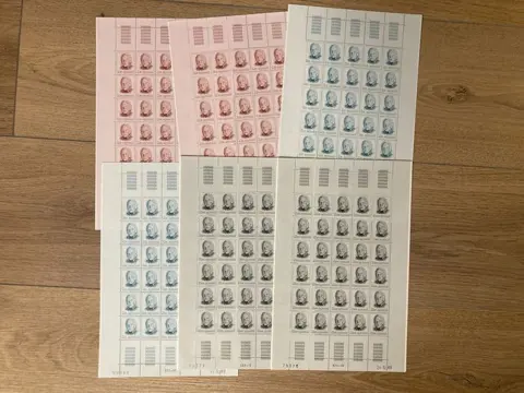 Monaco 1990 - Rainier - sterke gezichtsbehandeling in lakens - nieuw** - Yvert n°1705 à 1707 x 60 exemplaires