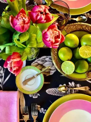 Tafelkleed voor grote tafels, bedrukt rariteitenkabinet.