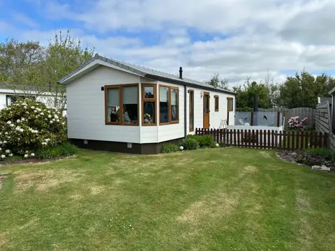 Chalet met strandhuisje bij Paal 17