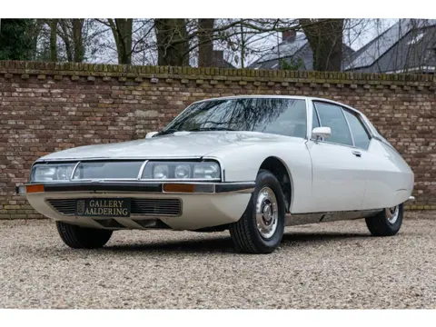 Citroën SM "Blanc Meije" - €32.500,- invested in 2023 "Blanc Meije" - The most important color when 