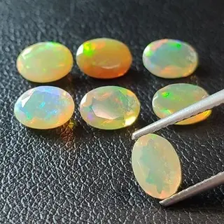 7 pcs Kleurenspel Opaal - 3.35 ct