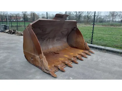 Caterpillar 966 / 972 bucket with teeth / 5m3 / 3m