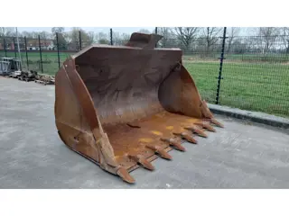 Caterpillar 966 / 972 bucket with teeth / 5m3 / 3m